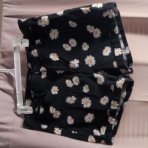 Super cute denim shorts, forever 21, daisy printed